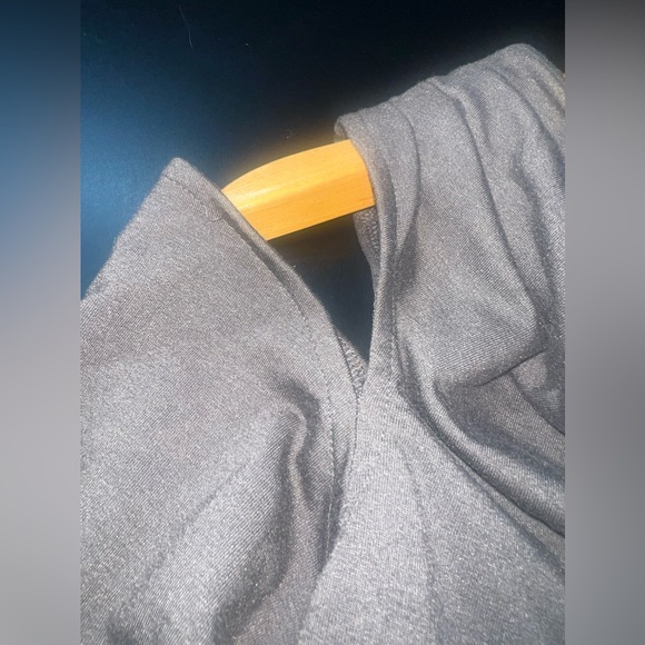 Kris Jenner Kollection Cold Shoulder Tunic Top Dark Army Green Size XS EUC - Picture 3 of 5